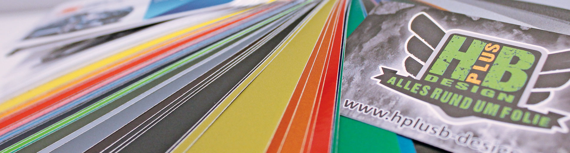 Farbfächer für Folienbeklebung aus der Werbetechnik von HplusB Design