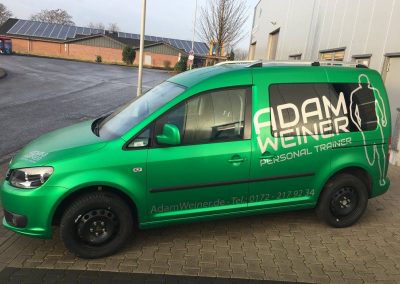 VW Caddy mit Autobeklebung von Adam Weiner Personal Trainer