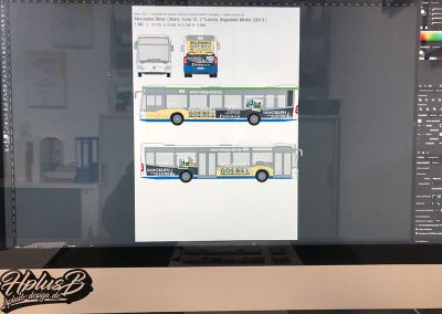 Grafik für eine Busbeklebung erstellt von HplusB Design für Holzmarkt GOEBEL